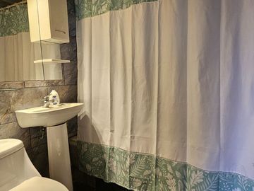 CASA DE 3 DORMITORIOS, 1 BAÑO, AMPLIO PATIO. A 3 CUADRAS DE AV. VALPARAÍSO, PARADERO 12