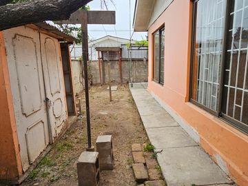 CASA DE 3 DORMITORIOS, 1 BAÑO, AMPLIO PATIO. A 3 CUADRAS DE AV. VALPARAÍSO, PARADERO 12