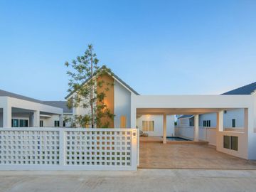 Single-Story Pool Villa in Hang Dong