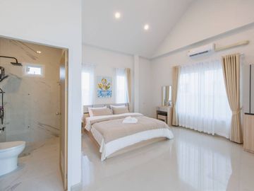 Single-Story Pool Villa in Hang Dong