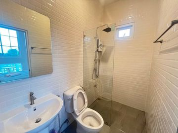 Single-Story Pool Villa in Hang Dong