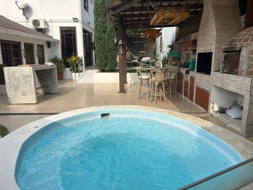 VENDO HERMOSA CASA TOTALMENTE EQUIPADA EN CEIBOS NORTE