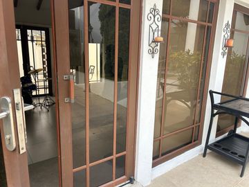 VENDO HERMOSA CASA TOTALMENTE EQUIPADA EN CEIBOS NORTE