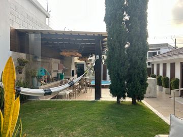 VENDO HERMOSA CASA TOTALMENTE EQUIPADA EN CEIBOS NORTE