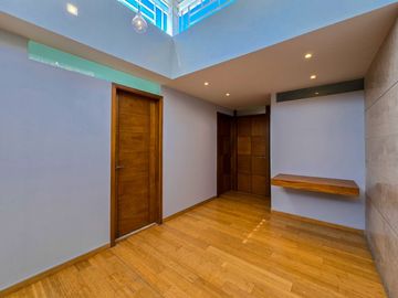 Casa en Venta con Uso de Suelo Mixto sobre Av. Justo Sierra en Guadalajara