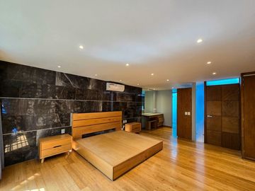 Casa en Venta con Uso de Suelo Mixto sobre Av. Justo Sierra en Guadalajara