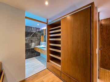 Casa en Venta con Uso de Suelo Mixto sobre Av. Justo Sierra en Guadalajara