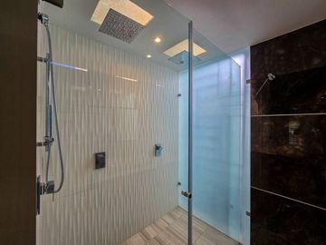 Casa en Venta con Uso de Suelo Mixto sobre Av. Justo Sierra en Guadalajara