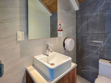Casa en Venta con Uso de Suelo Mixto sobre Av. Justo Sierra en Guadalajara