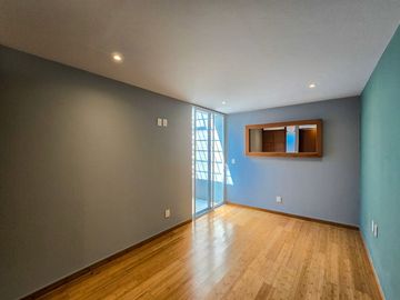 Casa en Venta con Uso de Suelo Mixto sobre Av. Justo Sierra en Guadalajara