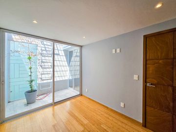 Casa en Venta con Uso de Suelo Mixto sobre Av. Justo Sierra en Guadalajara