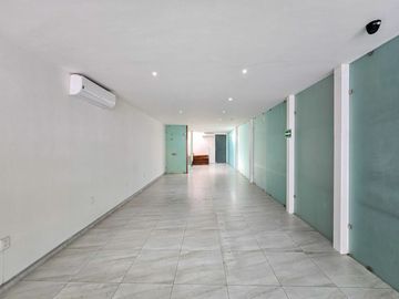 Casa en Venta con Uso de Suelo Mixto sobre Av. Justo Sierra en Guadalajara