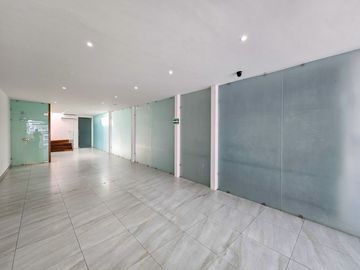 Casa en Venta con Uso de Suelo Mixto sobre Av. Justo Sierra en Guadalajara