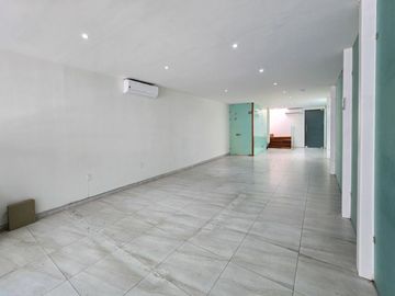 Casa en Venta con Uso de Suelo Mixto sobre Av. Justo Sierra en Guadalajara