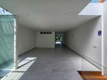 Casa en Venta con Uso de Suelo Mixto sobre Av. Justo Sierra en Guadalajara