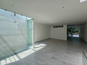 Casa en Venta con Uso de Suelo Mixto sobre Av. Justo Sierra en Guadalajara