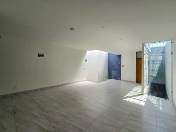 Casa en Venta con Uso de Suelo Mixto sobre Av. Justo Sierra en Guadalajara