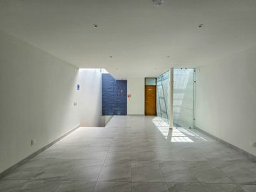 Casa en Venta con Uso de Suelo Mixto sobre Av. Justo Sierra en Guadalajara