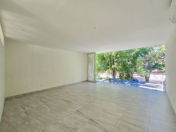 Casa en Venta con Uso de Suelo Mixto sobre Av. Justo Sierra en Guadalajara