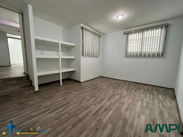 Edificio de 8 cubículos ideal para oficina en Ecatepec, EdoMex