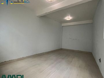 Edificio de 8 cubículos ideal para oficina en Ecatepec, EdoMex