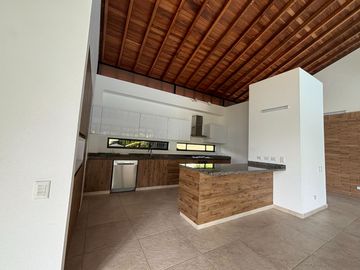 Renta Hermosa casa en Maracay