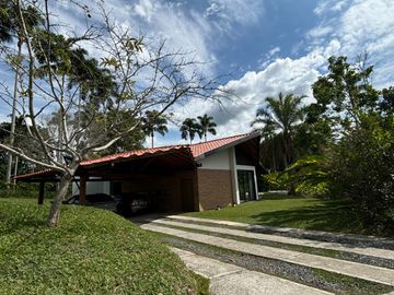 Renta Hermosa casa en Maracay