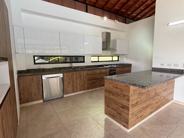 Renta Hermosa casa en Maracay