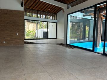 Renta Hermosa casa en Maracay