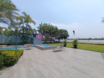 Venta  departamento vista al rio, Urbanización Tenis Club, cerca Plaza Navona, Samborondon, Guayaquil