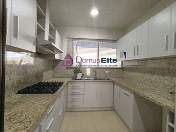 Venta  departamento vista al rio, Urbanización Tenis Club, cerca Plaza Navona, Samborondon, Guayaquil