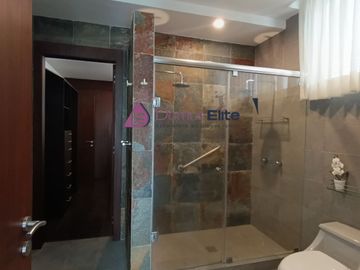 Venta  departamento vista al rio, Urbanización Tenis Club, cerca Plaza Navona, Samborondon, Guayaquil