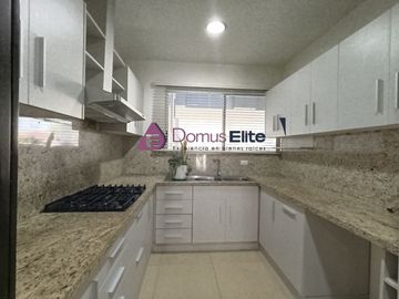 Venta  departamento vista al rio, Urbanización Tenis Club, cerca Plaza Navona, Samborondon, Guayaquil