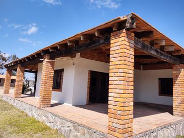 Rancho en Villa de Arriaga 8 ha, cuenta con casa con 2 recamaras con baño, cocina y comedor.