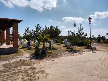 Rancho en Villa de Arriaga 8 ha, cuenta con casa con 2 recamaras con baño, cocina y comedor.