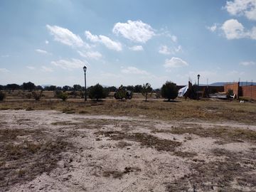Rancho en Villa de Arriaga 8 ha, cuenta con casa con 2 recamaras con baño, cocina y comedor.