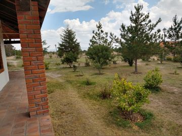 Rancho en Villa de Arriaga 8 ha, cuenta con casa con 2 recamaras con baño, cocina y comedor.