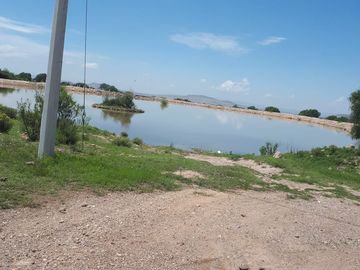 Rancho en Villa de Arriaga 8 ha, cuenta con casa con 2 recamaras con baño, cocina y comedor.