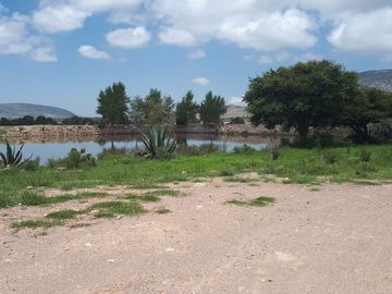Rancho en Villa de Arriaga 8 ha, cuenta con casa con 2 recamaras con baño, cocina y comedor.