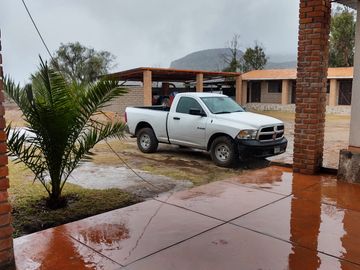 Rancho en Villa de Arriaga 8 ha, cuenta con casa con 2 recamaras con baño, cocina y comedor.