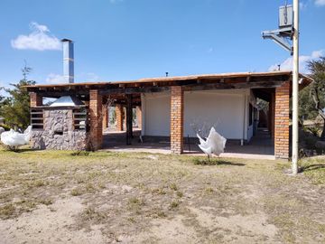 Rancho en Villa de Arriaga 8 ha, cuenta con casa con 2 recamaras con baño, cocina y comedor.