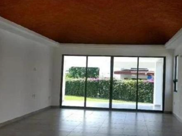 CASA EN CUERNAVACA LOMAS DE COCOYOC, GRAN OPORTUNIDAD DE INVERSIÓN