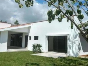 CASA EN CUERNAVACA LOMAS DE COCOYOC, GRAN OPORTUNIDAD DE INVERSIÓN