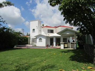 CASA EN CUERNAVACA LOMAS DE COCOYOC, GRAN OPORTUNIDAD DE INVERSIÓN