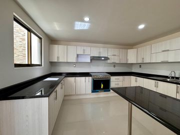 hermosa casa con 3 habitaciones y roof garden en pachuca. E-sur Vía del gua