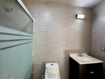 hermosa casa con 3 habitaciones y roof garden en pachuca. E-sur Vía del gua