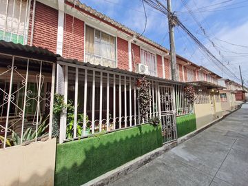 Venta de casa de 2 plantas y 4 dormitorios en Urbanización Beata Mercedes Molina, km 16 Vía a Daule