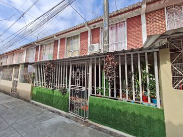 Venta de casa de 2 plantas y 4 dormitorios en Urbanización Beata Mercedes Molina, km 16 Vía a Daule
