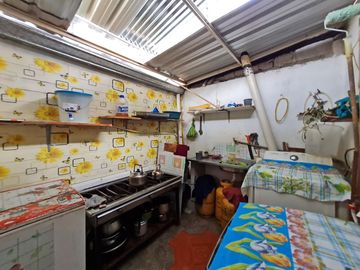 Venta de casa de 2 plantas y 4 dormitorios en Urbanización Beata Mercedes Molina, km 16 Vía a Daule