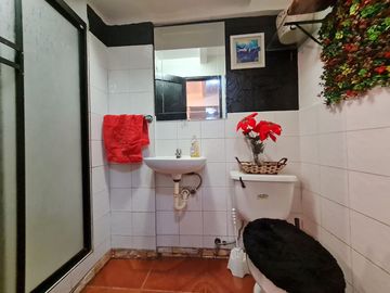Venta de casa de 2 plantas y 4 dormitorios en Urbanización Beata Mercedes Molina, km 16 Vía a Daule